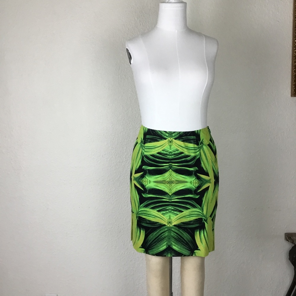 Womens  Skirt Size M Knee Length Vent Green Bohemian